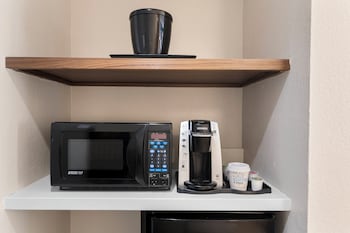 Standard Room, 1 King Bed, Accessible (Mobility, Roll-In Shower)