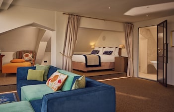 Suite, 1 King Bed, City View