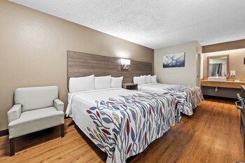 Deluxe Room, 2 Queen Beds (Smoke Free)
