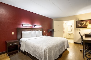 Premium Room, 1 King Bed, Accessible (Upgraded Bedding & Snack, Smoke Free)