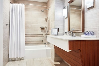 Villa, 1 King Bed, Accessible, Bathtub (Balcony, Poolside)