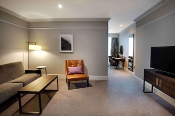 Junior Suite, 1 King Bed (Lounge Access)