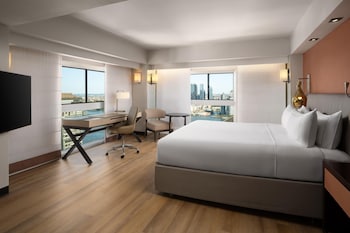 1 King Bed