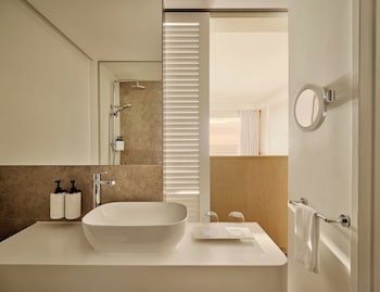 Premium Room, 1 King Bed, Oceanfront
