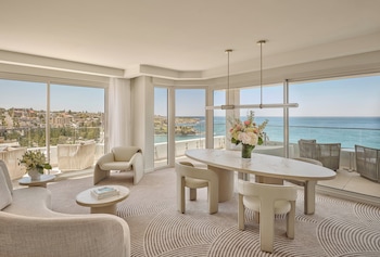 Suite, Club Lounge Access (The Pacific Suite)