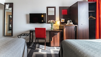 Standard Room, 2 Double Beds, City View