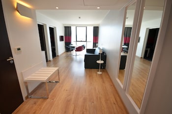 Suite, 1 King Bed with Sofa bed
