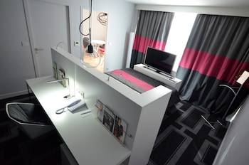 Suite, 1 King Bed with Sofa bed
