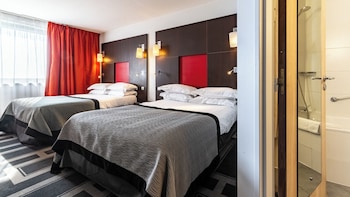 Standard Room, 2 Double Beds, City View