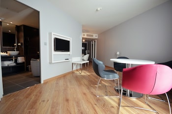 Suite, 1 King Bed with Sofa bed