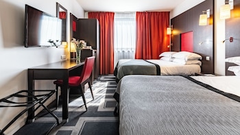 Standard Room, 2 Double Beds, City View