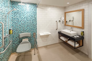 Standard Room, 1 King Bed, Accessible (Super)