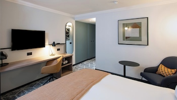 Standard Room, 1 Double Bed, Accessible (Walk in Shower)