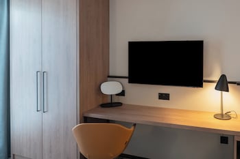 Standard Room, 1 Double Bed, Accessible (Walk in Shower)