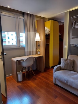 Standard Room, 1 Queen Bed with Sofa bed