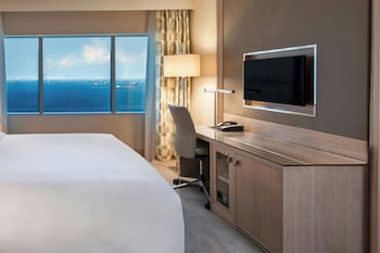 Club Room, 1 King Bed, Sea View