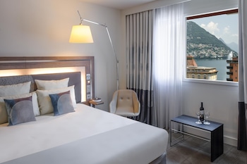 Suite, 1 King Bed with Sofa bed
