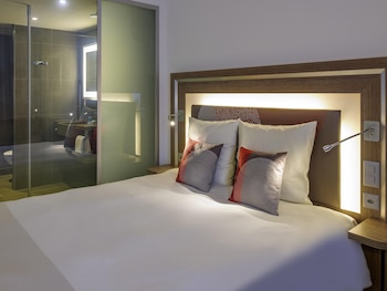 Superior Room, 1 Queen Bed, Accessible, Non Smoking