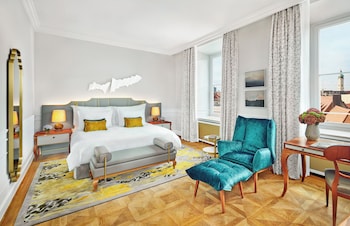 Premier Deluxe King Room