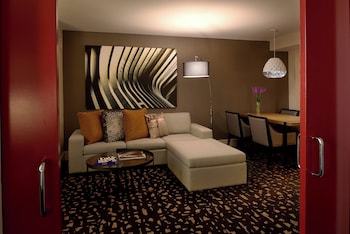 Room, 1 King Bed, Accessible, Non Smoking (Communications, Tub, Roll-In Shower)