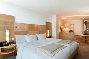 Room, 1 King Bed (Relaxation)