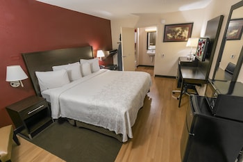 Premium Room, 1 King Bed, Accessible (Upgraded Bedding & Snack, Smoke Free)