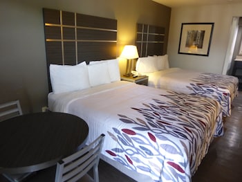 Deluxe Room, 2 Queen Beds, Smoking