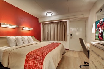Standard Room, 1 King Bed (Smoke Free)