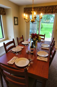 Room (2 Bedroom 2 Bath)