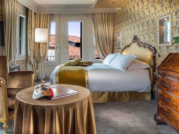 Deluxe Suite, Canal View