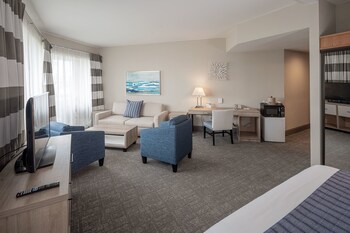 Executive Studio Suite, 1 King Bed with Sofa bed, Refrigerator & Microwave, Ground Floor