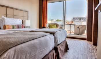 Room, 2 Twin Beds, Balcony, City View (Balcony)
