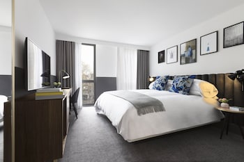 Room, 1 King Bed (Essential)