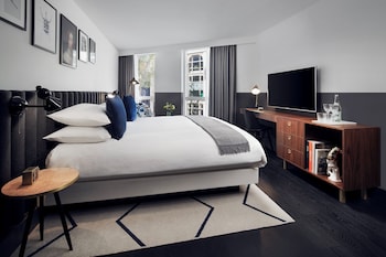 Premium Room, 1 King Bed