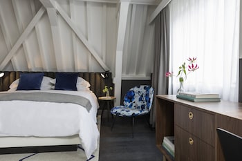 Suite, 1 King Bed with Sofa bed