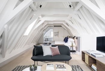 Suite, 1 King Bed, City View