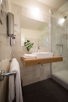 Standard Room, Multiple Beds, Non Smoking (2 adults + 1 child)