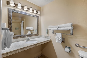 Standard Room, 2 Queen Beds, Accessible, Bathtub