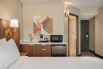 Standard Room, 1 Queen Bed (Minifridge)