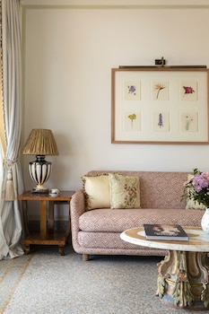 Suite (Prestige)