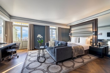 Executive Room, Lake View (Savoy)