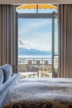 Executive Room, Lake View (Savoy)
