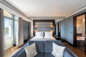 Executive Room, Lake View (Savoy)