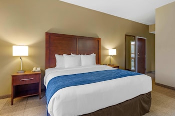 1 King Bed, Suite, Kitchen