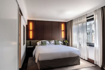Suite, 1 King Bed, Garden View (Botanic)