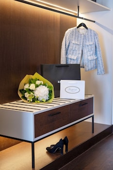 Suite, 1 King Bed, Garden View (Homage Marguerite Yourcenar)