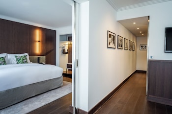 Suite, 1 King Bed, Garden View (Homage Peyo)