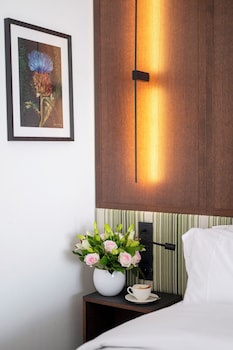 Suite (Le Louise, Garden and City view)