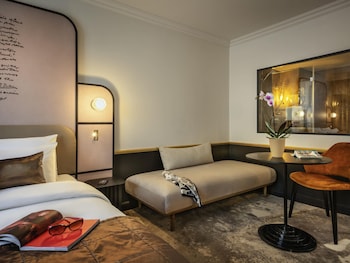 Privilege, Room, Multiple Beds