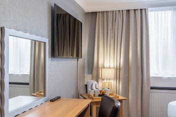 Family Room (2 Adults + 2 Children)